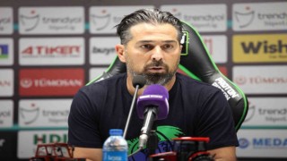 İlhan Palut: Bu taraftar 25-30 bin kişiyle bu stadı İlhan Palut diye inletmiştir