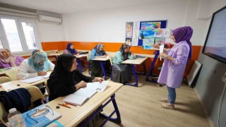 İlk kez okul sıralarına oturdular