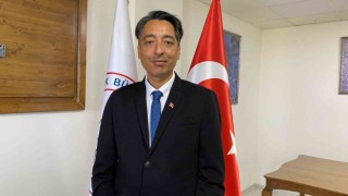 İlker Kömürcü, dünyaya ilan edilen 100. Yıl Marşını Türk bayrağına bakarak yazdı