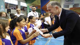 İnegöl Belediyesi Yaz Okullarında öğrenciler sertifikalarını aldı