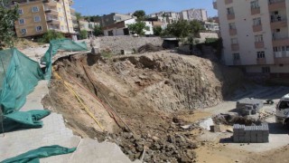 İnşaat alanında toprak kaydı, doğal gaz borusu patladı