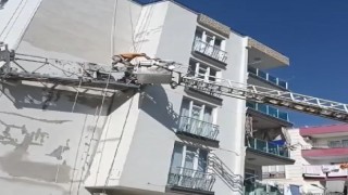 İskelede mahsur kalan 2 işçi kurtarıldı