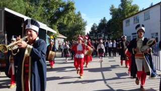 Ispartada domates ve karanfil festivali başladı