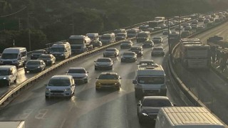 İstanbulda okulların açılmasıyla trafik yoğunluğu arttı