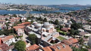 İstanbulun ilk eğitim kurumu olan Molla Zeyrek Camii ihtişamıyla dikkat çekiyor