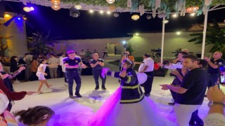İtfaiyeci gelini, ekip arkadaşları yalnız bırakmadı
