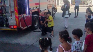 İtfaiyeden minik öğrencilere yangın söndürme tatbikatı