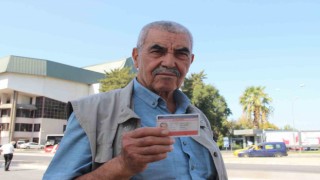İzmir'de 65 yaş üstü vatandaşlar ücretsiz toplu taşımadan memnun