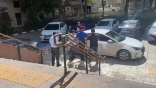İzmirde Atatürk Anıtına saldıran şüpheli tutuklandı