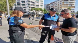 İzmirli öğrenciler okulda öğretmenlerine dışarıda polislere emanet