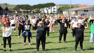 İzmitli kadınlar zumba etkinliği ile hem eğlendi hem spor yaptı