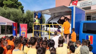 Jandarma öğrencilere emniyet kemerinin önemini anlattı