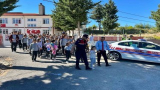 Jandarma okul önleri ve çevresinde güvenlik önlemlerini arttırdı