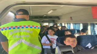 Jandarmanın trafik denetimlerinde 366 araca ceza uygulandı, 89 araç trafikten men edildi