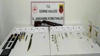 Jandarmanın uyuşturucu operasyonunda tarihi eserler de ele geçirildi