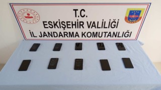 Kaçak cep telefonu satan şahıs yakalandı