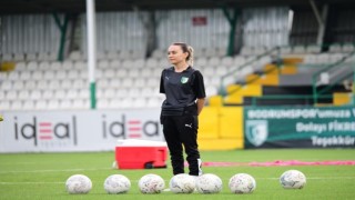 Kadın antrenör, futbola başladığı takımın başına geçti