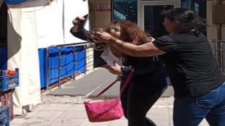 Kadınlar saç baş, erkekler tekmeli yumruklu birbirine girdi