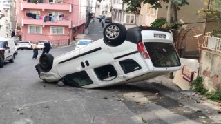Kağıthanede freni tutmayan araç takla attı