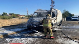 Kahramankazanda park halindeki araç yangını korkuttu