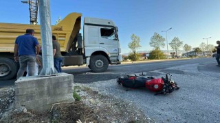 Kamyon ile motosiklet çarpıştı: 1 yaralı