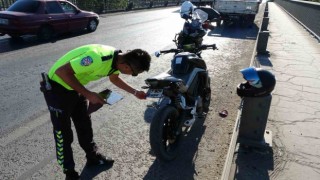 Kamyonete arkadan çarpan motosiklet sürücüsüne katlanır plaka cezası