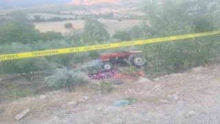 Karamanda traktör bahçeye devrildi: 2 ölü, 1 yaralı
