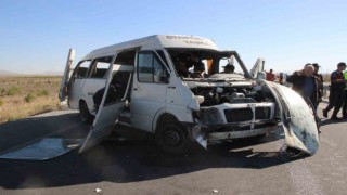 Karamandaki minibüs kazasında ölü sayısı 2ye yükseldi