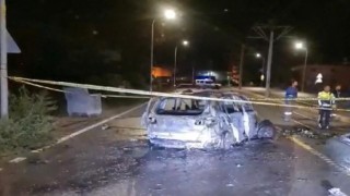 Katener direğine çarparak alev topuna dönen otomobilin sürücüsü ağır yaralandı