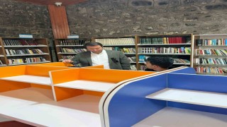 Kaymakam Ocak ilçe halk kütüphanesini ziyaret etti