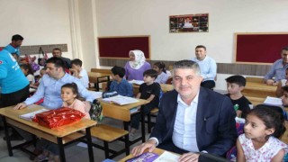 Kaymakam ve milletvekili öğrencilerin heyecanına ortak oldu