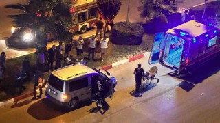 Bisiklet sürücüsü aracın camından içine girdi