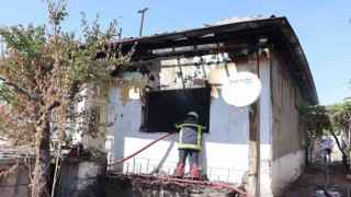 Kiracı evi yakıp kaçtı