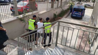 Kiralık evde uyuşturucu satarken jandarmaya yakalandı