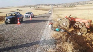Kırıkkalede otomobil ile traktör çarpıştı: 2 yaralı
