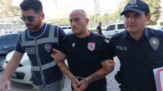 Kırmızı ışıkta geçip öğrenci servisiyle çarpışan tır sürücüsü adliyeye sevk edildi