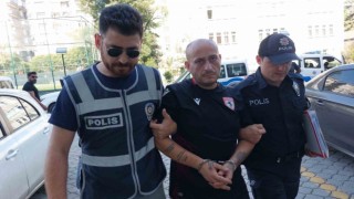 Kırmızı ışıkta geçip öğrenci servisiyle çarpışan tır sürücüsü tutuklandı