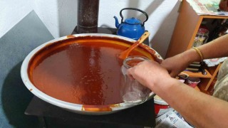 Kışlık lezzetler şimdiden hazır ediliyor