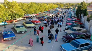 Klasik otomobillerle geçmişe yolculuk