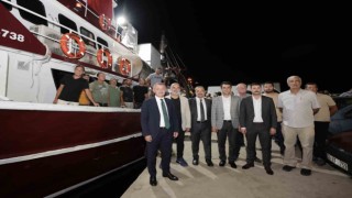 Kocaelide balıkçılar havai fişek eşliğinde denize açıldı