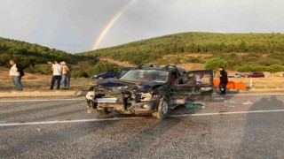 Kontrolden çıkan araç karşı şeritte otomobille çarpıştı: 6 yaralı