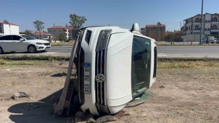 Kontrolden çıkan cip yan yattı: 1 yaralı
