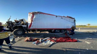 Konyada kamyon bariyerlere çarptı: 1 ölü, 1 yaralı