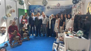 Kulalı kadınların ürettiği el dikimi toplar görücüye çıktı