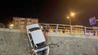 Kuşadasında feci kaza: Vücudunda demir boru ile hastaneye kaldırıldı