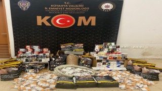 Kütahyada 41 bin 700 adet dolu makaron ve kaçak tütün ele geçirildi