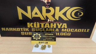 Kütahyada durdurulan araçta uyuşturucu ele geçirildi