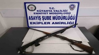 Kütahyada iş yerlerinde 2 ruhsatsız tüfek ele geçirildi