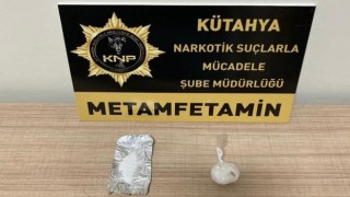 Kütahyada polisin “dur” ihtarına uymayarak kaçan araçta uyuşturucu ele geçirildi