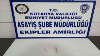 Kütahyada şüpheli şahsın üzerinde uyuşturucu ele geçirildi